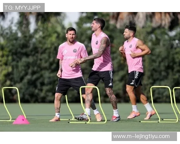 梅西缺席训练一天后今日回归训练中心恢复合练状态良好